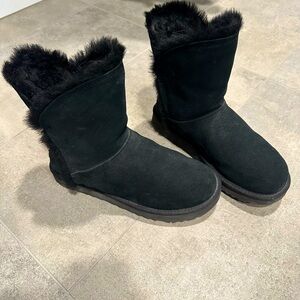 UGG Boots size 9 Black sheepskin fur lined
